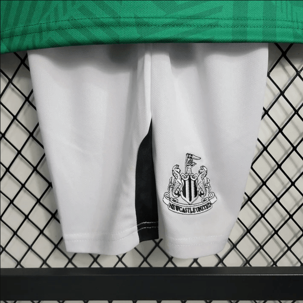 Newcastle 23/24 Kit Criança